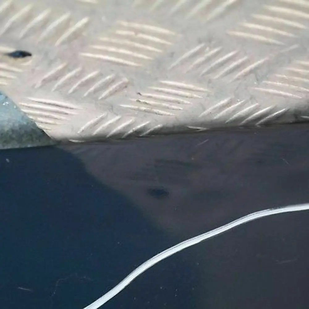 BMW E87 LCI Faldón lateral izquierdo Tiefseeblau Deep Sea Blue - SKU 0036145-DSB - Número de pieza 36145