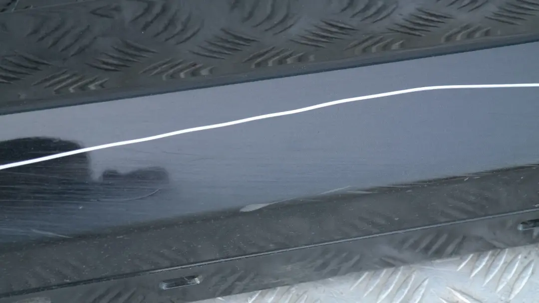 Gonna Laterale Sill Strip Sinistra Nero Zaffiro Metallizzato - 475 per BMW E87N LCI con numero di parte 51770036145 BMW E87N LCI Gonna Laterale Sill Strip Sinistra Nero Zaffiro Metallizzato - 475 - SKU 0036145-BS4 - Numero di parte 51770036145