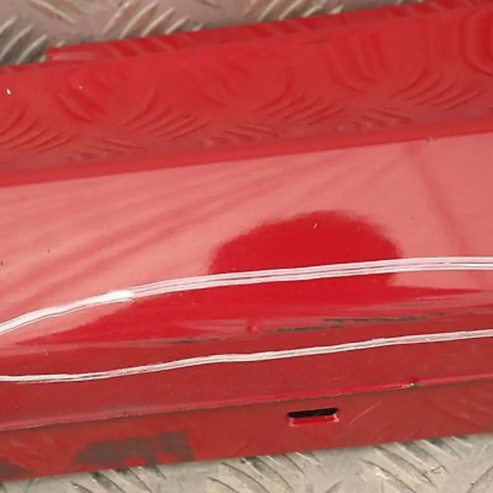 Sill Strip Faldón Lateral Izquierdo Rojo Karmesinrot Rot - A61 para BMW E87 LCI con número de pieza 36145 BMW E87 LCI Sill Strip Faldón Lateral Izquierdo Rojo Karmesinrot Rot - A61 - SKU 0036145-KAR3 - Número de pieza 36145