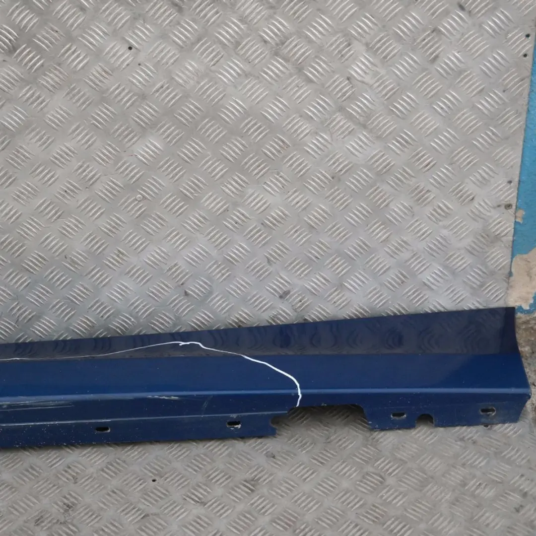 Bas de Porte Couverture Seuil A Gauche le Mans Bleu - 381 pour BMW E87 LCI à propos du numéro de pièce 51770036145 BMW E87 LCI Bas de Porte Couverture Seuil A Gauche le Mans Bleu - 381 - SKU 0036145-LMB - Numéro de pièce 51770036145