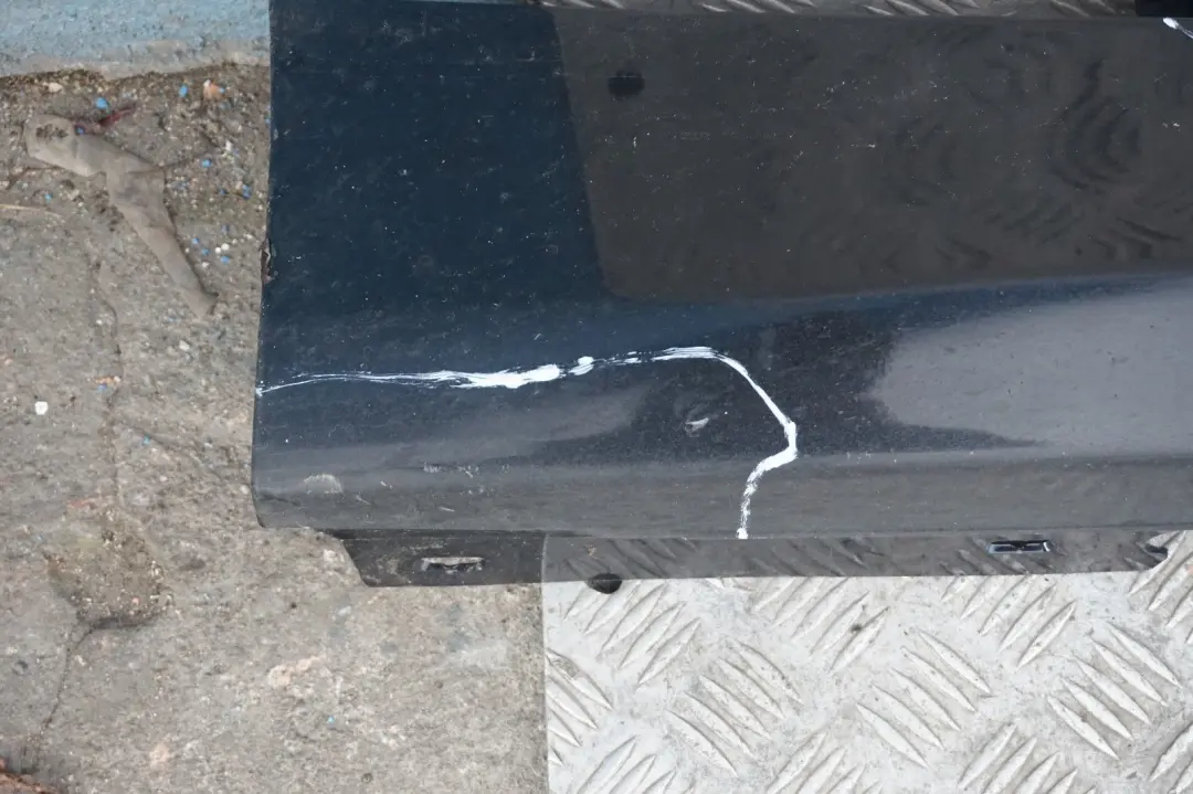 Nakładka listwa próg lewy schwarz II do BMW E87 LCI o numerze 36145 BMW E87 LCI Nakładka listwa próg lewy schwarz II - SKU 0036145-SCH12 - Numer Części 36145