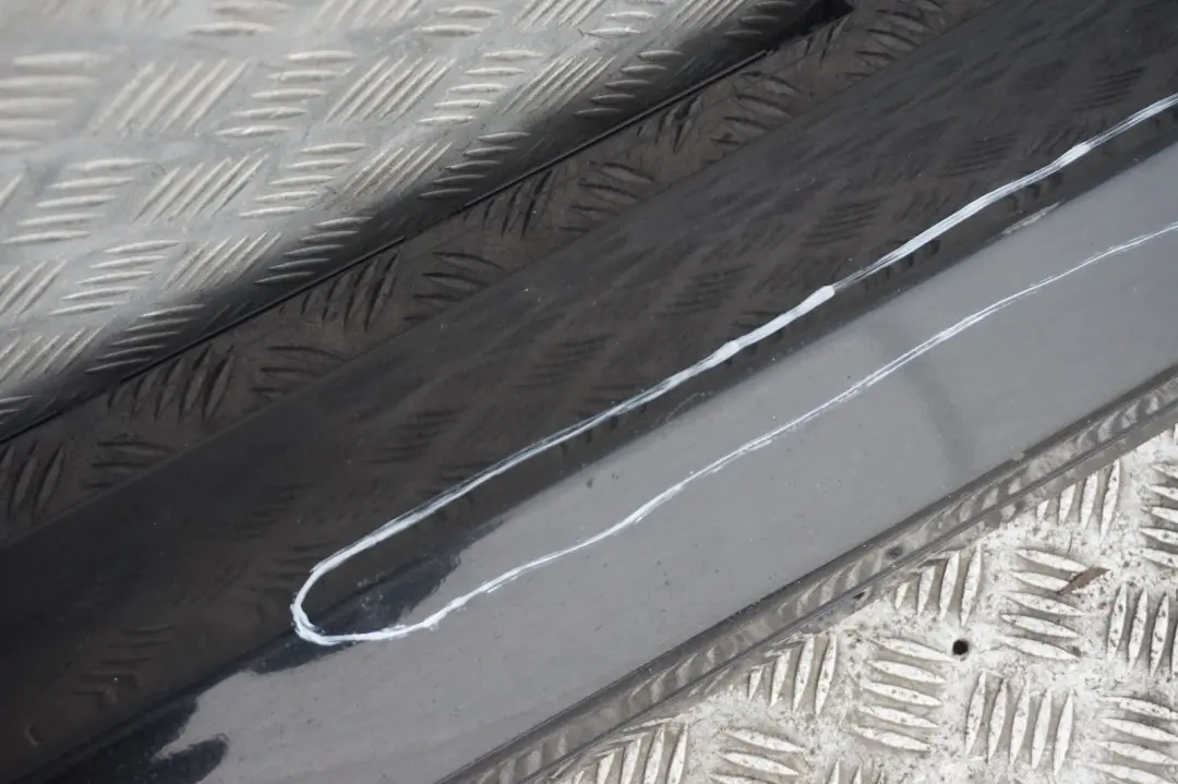 Nakładka listwa próg lewy schwarz II do BMW E87 LCI o numerze 36145 BMW E87 LCI Nakładka listwa próg lewy schwarz II - SKU 0036145-SCH12 - Numer Części 36145