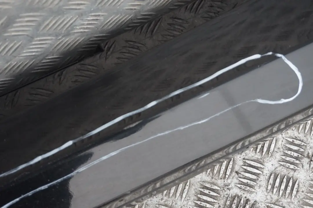 Nakładka listwa próg lewy schwarz II do BMW E87 LCI o numerze 36145 BMW E87 LCI Nakładka listwa próg lewy schwarz II - SKU 0036145-SCH12 - Numer Części 36145