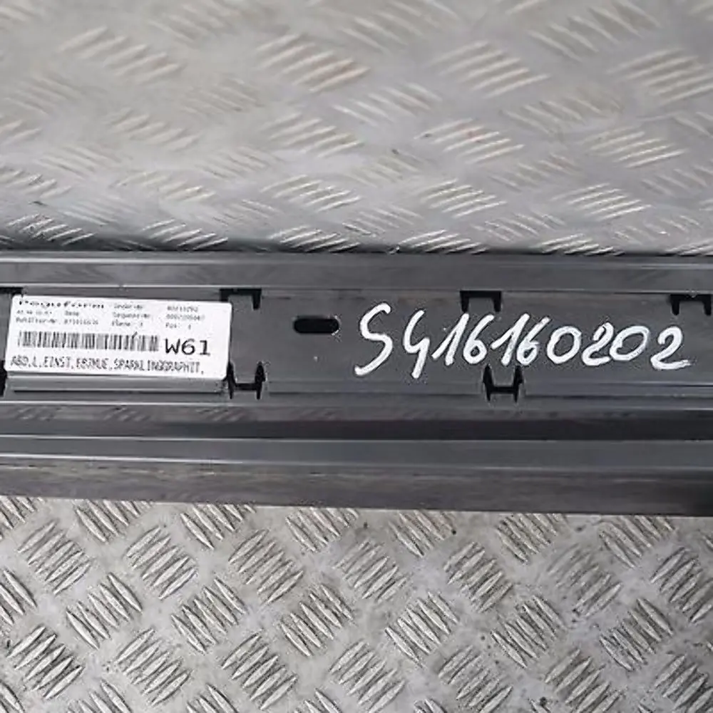 Bas de Porte Couverture Seuil A Gauche Sparkling Graphite pour BMW E87 LCI à propos du numéro de pièce 51770036145 BMW E87 LCI Bas de Porte Couverture Seuil A Gauche Sparkling Graphite - SKU 0036145-SG3 - Numéro de pièce 51770036145