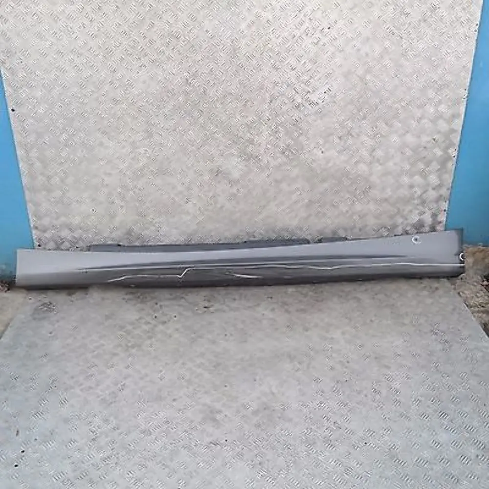 Listello Portiera Apertura Gonna SX Frizzante Grafite Metallico per BMW E87 LCI con numero di parte 51770036145 BMW E87 LCI Listello Portiera Apertura Gonna SX Frizzante Grafite Metallico - SKU 0036145-SG3 - Numero di parte 51770036145