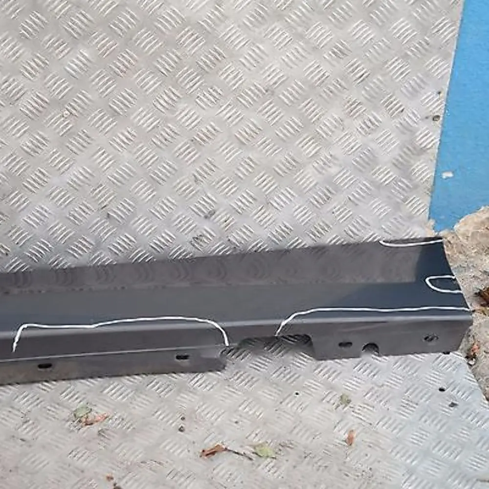 Listello Portiera Apertura Gonna SX Frizzante Grafite Metallizzato per BMW E87 LCI con numero di parte 36145 BMW E87 LCI Listello Portiera Apertura Gonna SX Frizzante Grafite Metallizzato - SKU 0036145-SG6 - Numero di parte 36145