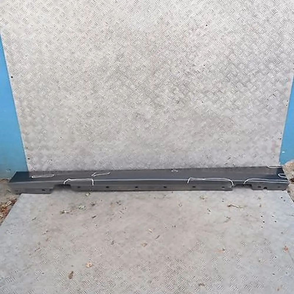 Listello Portiera Apertura Gonna SX Frizzante Grafite Metallizzato per BMW E87 LCI con numero di parte 36145 BMW E87 LCI Listello Portiera Apertura Gonna SX Frizzante Grafite Metallizzato - SKU 0036145-SG6 - Numero di parte 36145