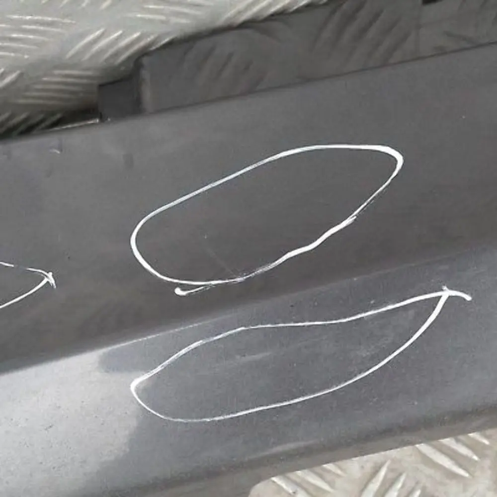 Faldón lateral izquierdo Sparkling Graphite Metallic para BMW E87 LCI con número de pieza 36145 BMW E87 LCI Faldón lateral izquierdo Sparkling Graphite Metallic - SKU 0036145-SG7 - Número de pieza 36145