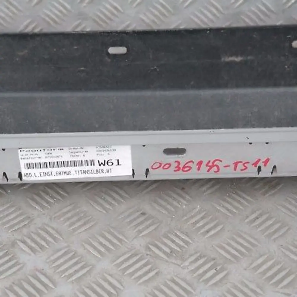 Listón de umbral faldón lateral izquierdo Titansilber Plata 354 para BMW 11 E87N LCI con número de pieza 36145 BMW 11 E87N LCI Listón de umbral faldón lateral izquierdo Titansilber Plata 354 - SKU 0036145-TS11 - Número de pieza 36145