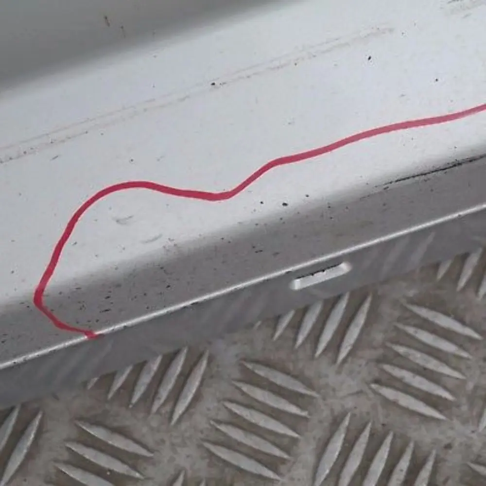 Listón de umbral faldón lateral izquierdo Titansilber Plata 354 para BMW 11 E87N LCI con número de pieza 36145 BMW 11 E87N LCI Listón de umbral faldón lateral izquierdo Titansilber Plata 354 - SKU 0036145-TS11 - Número de pieza 36145