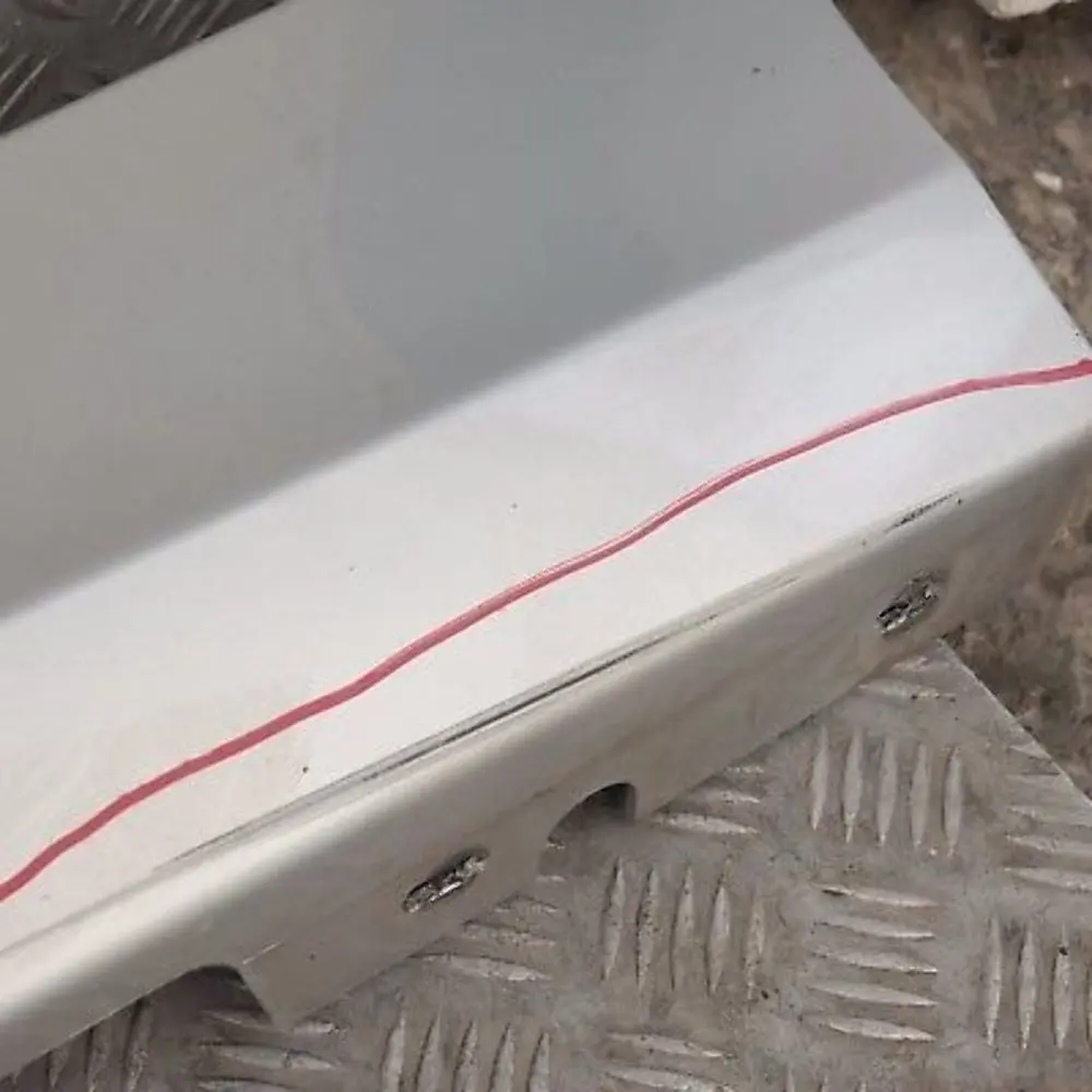 Faldon lateral izquierdo Titansilber Plata 354 para BMW 13 E87N LCI con número de pieza 36145 BMW 13 E87N LCI Faldon lateral izquierdo Titansilber Plata 354 - SKU 0036145-TS13 - Número de pieza 36145