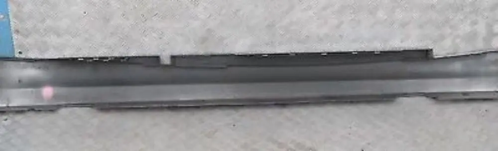 Sill strip side skirt left Titansilber Silver 354 para BMW 14 E87N LCI con número de pieza 36145 BMW 14 E87N LCI Sill strip side skirt left Titansilber Silver 354 - SKU 0036145-TS14 - Número de pieza 36145