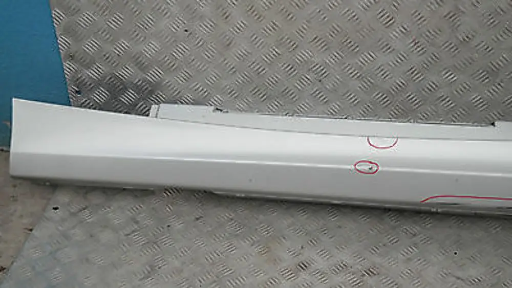 Listwa Progowa Boczna Lewa Titansilber Metallic - 354 do BMW E87N LCI o numerze 51770036145 BMW E87N LCI Listwa Progowa Boczna Lewa Titansilber Metallic - 354 - SKU 0036145-TS2 - Numer Części 51770036145