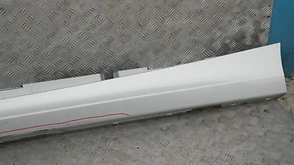 BMW E87N LCI Faldón Lateral Izquierdo Titansilber Metallic - 354 - SKU 0036145-TS2 - Número de pieza 51770036145