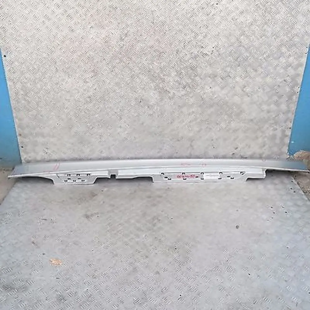 Sill Strip Faldón Lateral Izquierdo Titansilber Plata 354 para BMW 3 E87 LCI con número de pieza 51770036145 BMW 3 E87 LCI Sill Strip Faldón Lateral Izquierdo Titansilber Plata 354 - SKU 0036145-TS3 - Número de pieza 51770036145