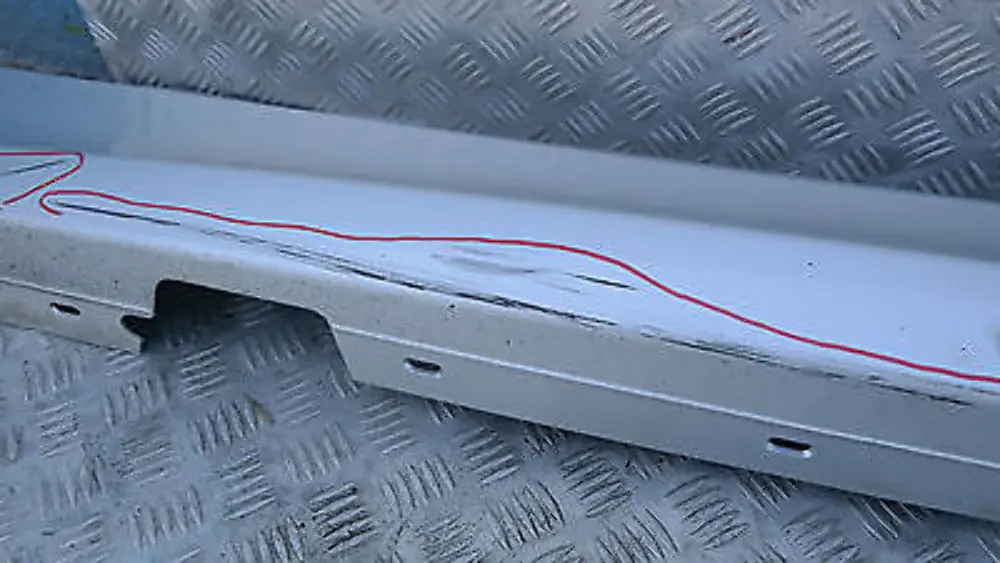 BMW E87N LCI Sill Strip Side Skirt Left Titansilber Silver 354 - SKU 0036145-TS4 - Número de pieza 51770036145