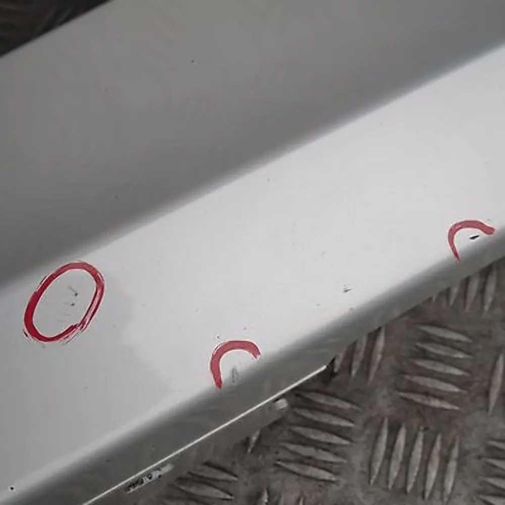 Sill Strip Faldón Lateral Izquierdo Titansilber Plata 354 para BMW E87 LCI E87N con número de pieza 51770036145 BMW E87 LCI E87N Sill Strip Faldón Lateral Izquierdo Titansilber Plata 354 - SKU 0036145-TS5 - Número de pieza 51770036145