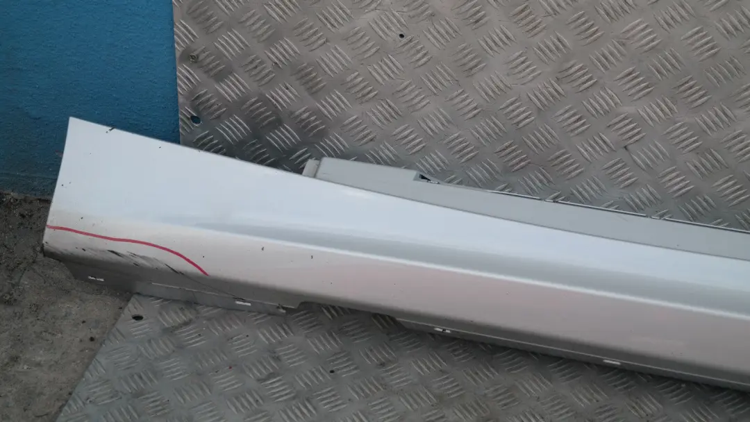 BMW E87 LCI E87N Sill strip side skirt izquierdo Titansilber Plata 354 - SKU 0036145-TS6 - Número de pieza 51770036145
