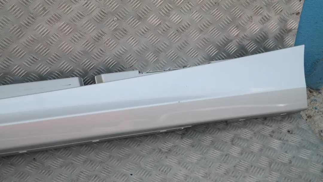 BMW E87 LCI E87N Sill strip side skirt izquierdo Titansilber Plata 354 - SKU 0036145-TS6 - Número de pieza 51770036145