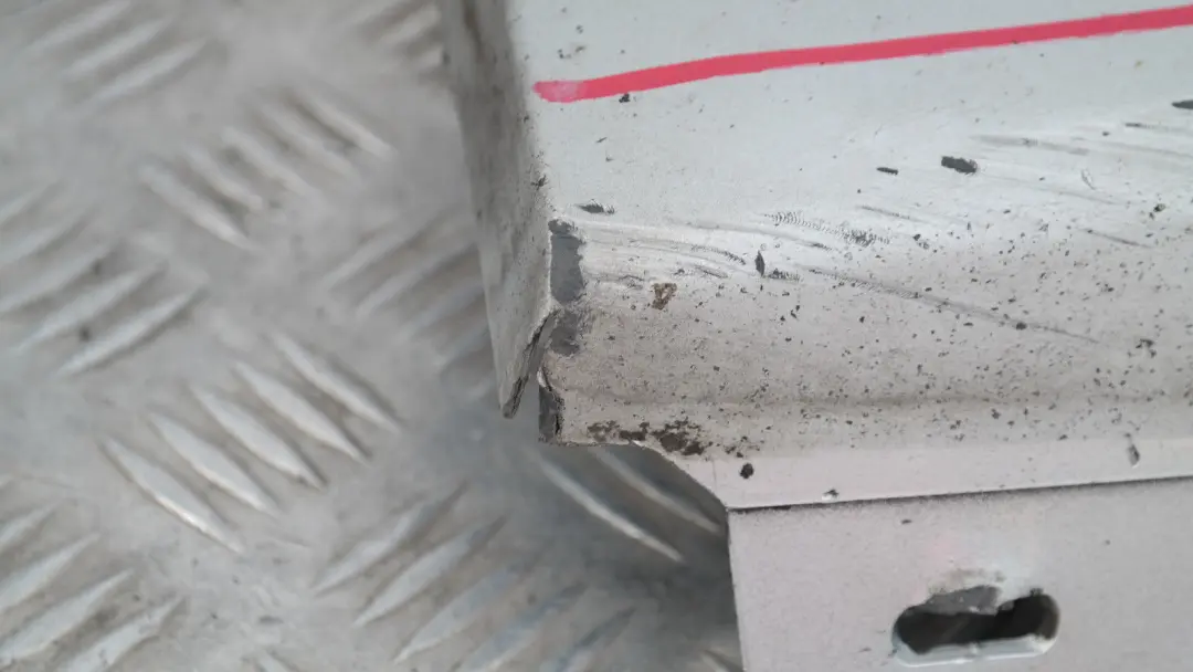 Sill strip side skirt izquierdo Titansilber Plata 354 para BMW E87 LCI E87N con número de pieza 51770036145 BMW E87 LCI E87N Sill strip side skirt izquierdo Titansilber Plata 354 - SKU 0036145-TS6 - Número de pieza 51770036145