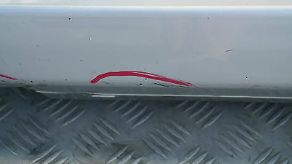 BMW E87N LCI Sill Strip Faldón Lateral Izquierdo Titansilber Metallic - 354 - SKU 0036145-TS7 - Número de pieza 51770036145