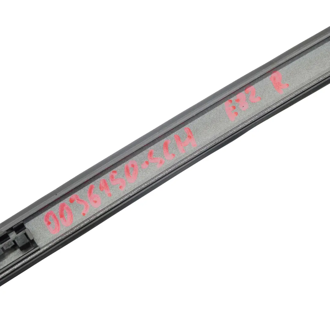 Moulure De Toit Droite Noir 2 - 668 pour BMW E82 à propos du numéro de pièce 0036150 BMW E82 Moulure De Toit Droite Noir 2 - 668 - SKU 0036150-SCH - Numéro de pièce 0036150