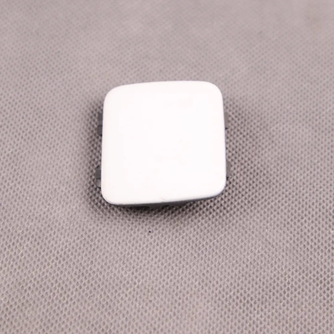 BMW E81 E87 LCI Flap Ojo remolque parachoques trasero Alpine Blanco 300 7166598 - SKU 0036377-AW - Número de pieza 0036377