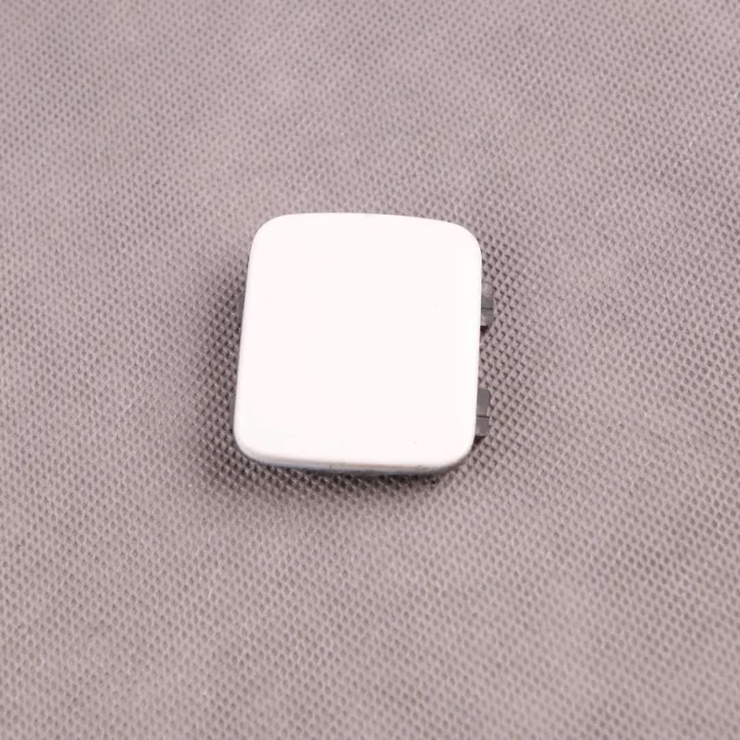 BMW E81 E87 LCI Flap Ojo remolque parachoques trasero Alpine Blanco 300 7166598 - SKU 0036377-AW - Número de pieza 0036377