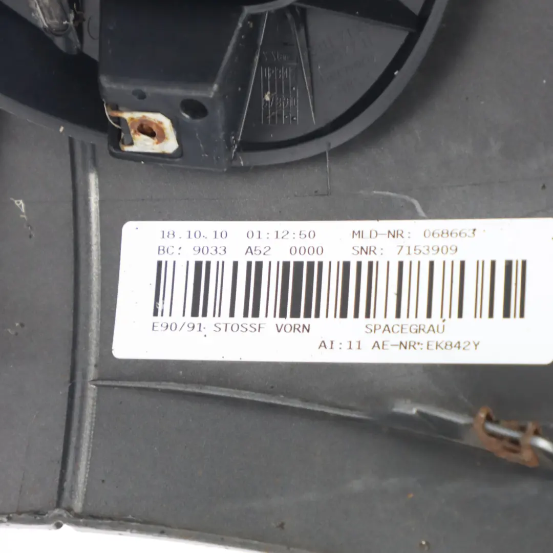 Zderzak Przedni Spacegrau Szary Metalik - A52 do BMW E90 E91 LCI o numerze 0036838 BMW E90 E91 LCI Zderzak Przedni Spacegrau Szary Metalik - A52 - SKU 0036838-SCG1 - Numer Części 0036838