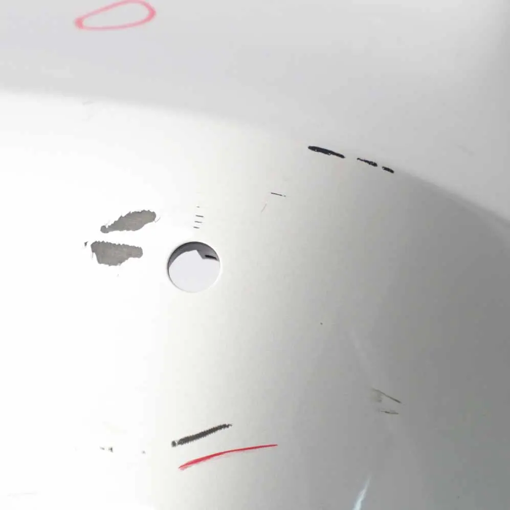 Zderzak Tylny Titansilber Srebrny Metalik - 354 do BMW E90 LCI o numerze 0036874 BMW E90 LCI Zderzak Tylny Titansilber Srebrny Metalik - 354 - SKU 0036874-TS1 - Numer Części 0036874