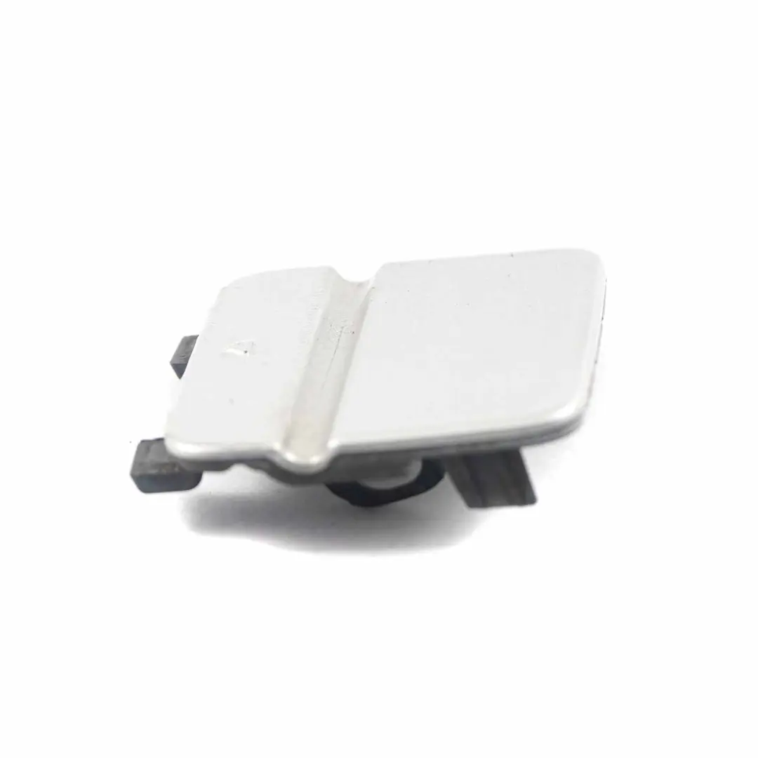 Flap Towing Eye Paraurti posteriore Titansilber Argento Titanio 7202671 per BMW E90 con numero di parte 0036878 BMW E90 Flap Towing Eye Paraurti posteriore Titansilber Argento Titanio 7202671 - SKU 0036878-TS - Numero di parte 0036878