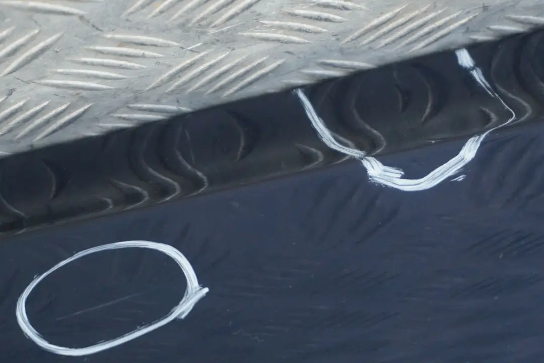 Sill Strip Faldón Lateral Izquierdo Tiefseeblau Azul A76 para BMW E90 E91 LCI con número de pieza 0037059 BMW E90 E91 LCI Sill Strip Faldón Lateral Izquierdo Tiefseeblau Azul A76 - SKU 0037059-DSB - Número de pieza 0037059