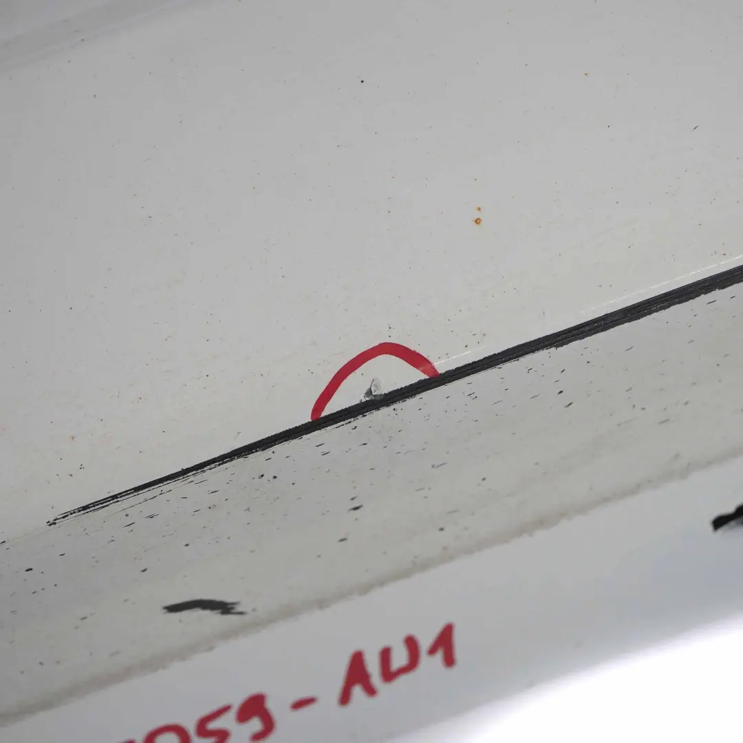 BMW E90 LCI Strip Faldón lateral izquierdo Panel embellecedor Alpinweiss - 300 - SKU 0037059-AW1 - Número de pieza 0037059