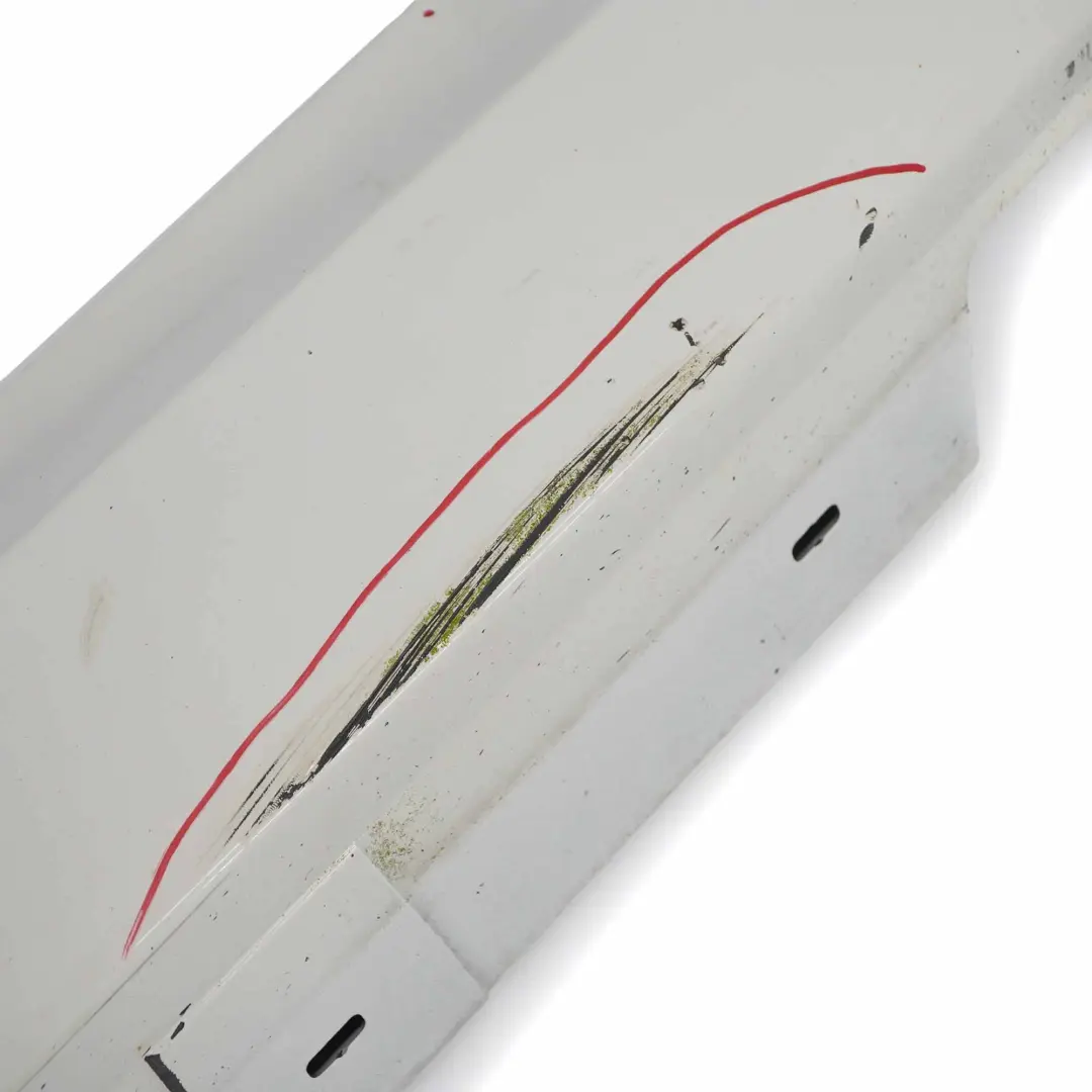 Bande de seuil Jupe latérale gauche Alpinweiss White - 300 pour BMW E90 LCI à propos du numéro de pièce 0037059 BMW E90 LCI Bande de seuil Jupe latérale gauche Alpinweiss White - 300 - SKU 0037059-AW1 - Numéro de pièce 0037059