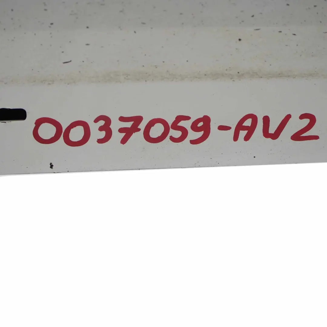 Listello Portiera Apertura Gonna SX Bianco Alpinweiss 3 - 300 per BMW E90 E91 LCI con numero di parte 0037059 BMW E90 E91 LCI Listello Portiera Apertura Gonna SX Bianco Alpinweiss 3 - 300 - SKU 0037059-AW2 - Numero di parte 0037059