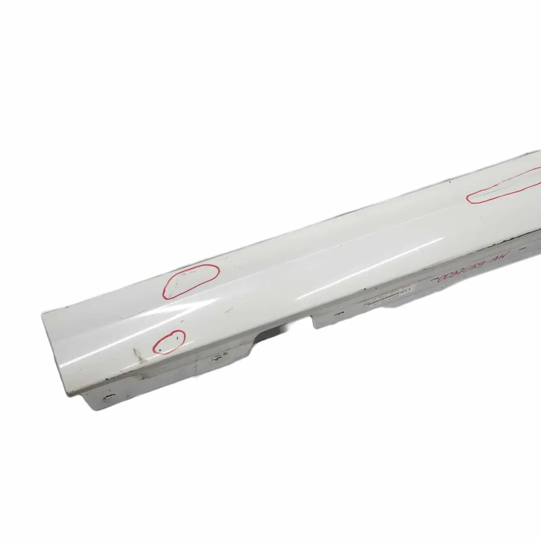 BMW E90 E91 LCI Sill Strip Faldon Lateral Izquierdo Alpinweiss Blanco - 300 - SKU 0037059-AW - Número de pieza 0037059