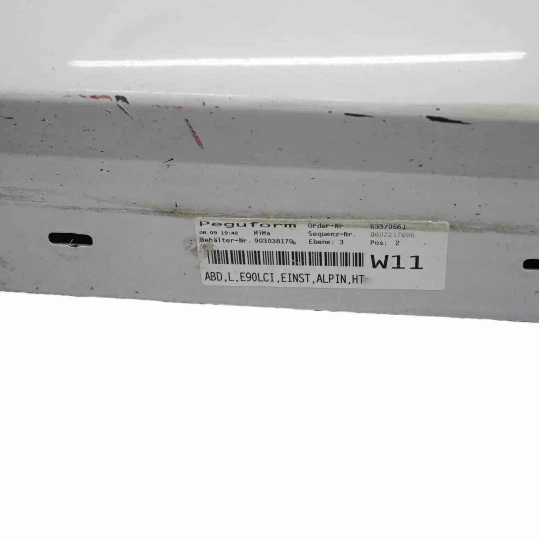 Sill Strip Faldon Lateral Izquierdo Alpinweiss Blanco - 300 para BMW E90 E91 LCI con número de pieza 0037059 BMW E90 E91 LCI Sill Strip Faldon Lateral Izquierdo Alpinweiss Blanco - 300 - SKU 0037059-AW - Número de pieza 0037059