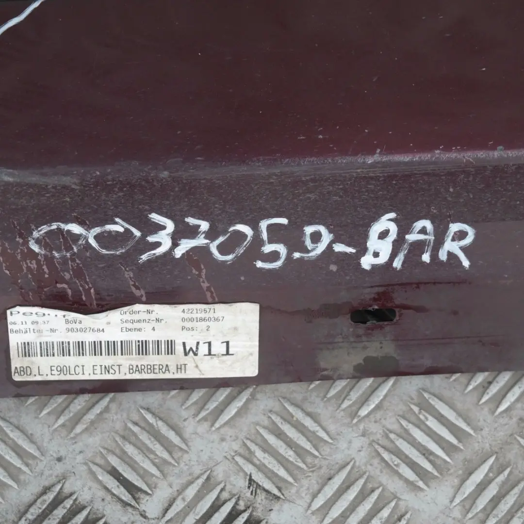 BMW E90 E91 LCI Listello Portiera Verniciato SX Rosso Barbera Uni / Mead - SKU 0037059-BAR - Numero di parte 37059