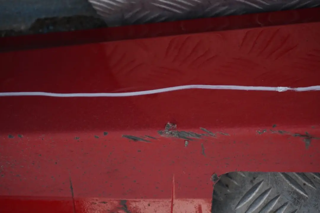 BMW E90 E91 LCI Listello Portiera Verniciato SX Rosso-Cremisi Rot Uni / - SKU 0037059-KAR - Numero di parte 0037059