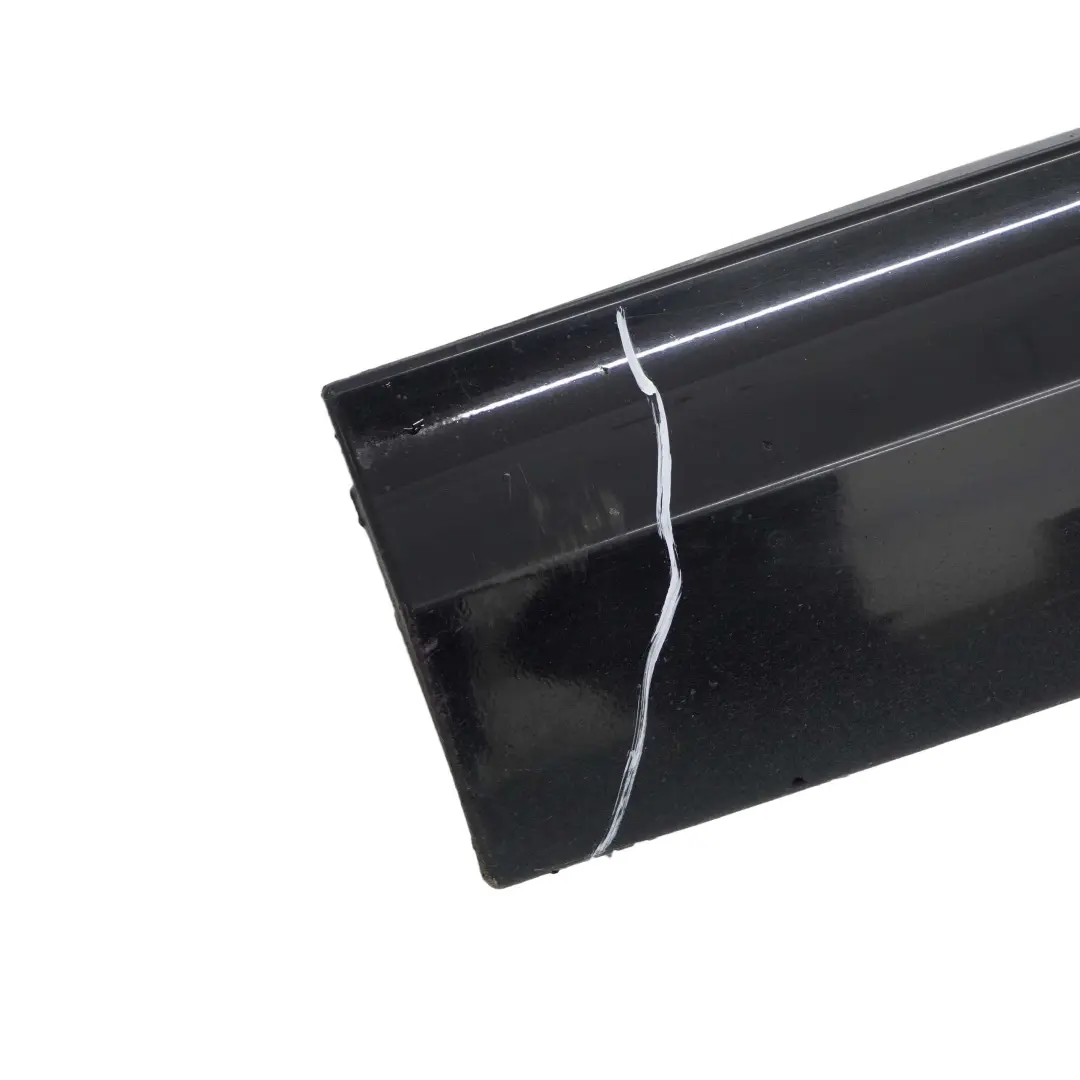 Bas de Porte Couverture Seuil Gauche de Coloris Noir - pour BMW E90 E91 LCI à propos du numéro de pièce 0037059 BMW E90 E91 LCI Bas de Porte Couverture Seuil Gauche de Coloris Noir - - SKU 0037059-SCH2 - Numéro de pièce 0037059