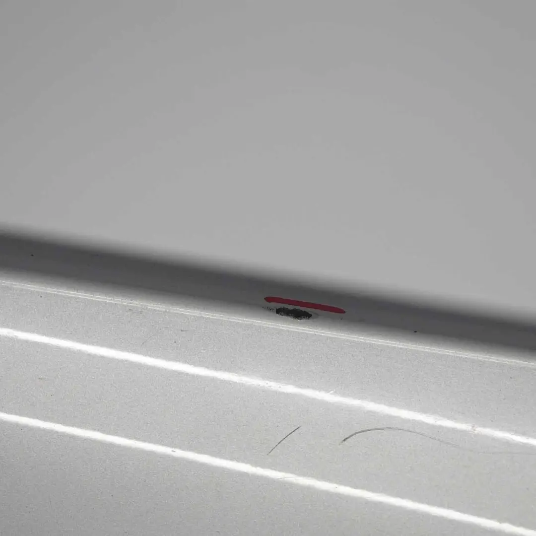 Listón de umbral del faldón lateral izquierdo Titansilber Plata 354 para BMW E90 LCI con número de pieza 0037059 BMW E90 LCI Listón de umbral del faldón lateral izquierdo Titansilber Plata 354 - SKU 0037059-TS2 - Número de pieza 0037059