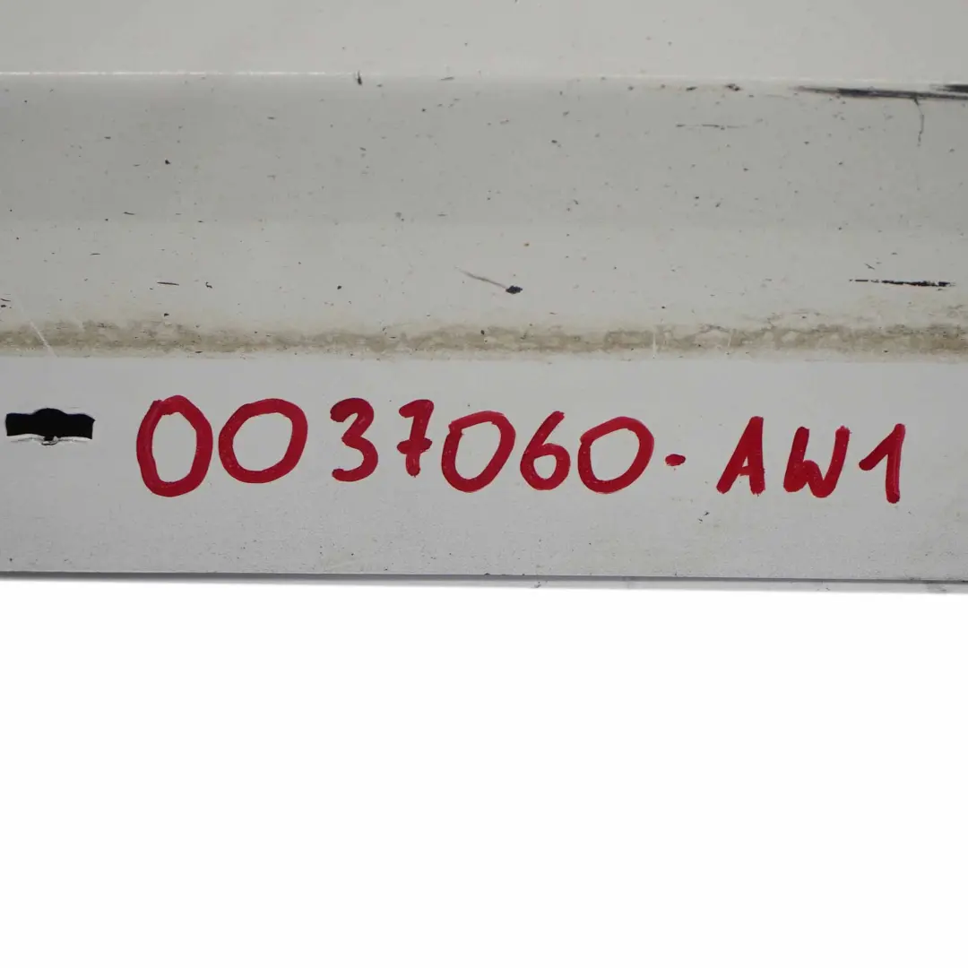 Listwa Próg Prawy Alpinweiss 3 300 do BMW E90 E91 LCI o numerze 0037060 BMW E90 E91 LCI Listwa Próg Prawy Alpinweiss 3 300 - SKU 0037060-AW1 - Numer Części 0037060