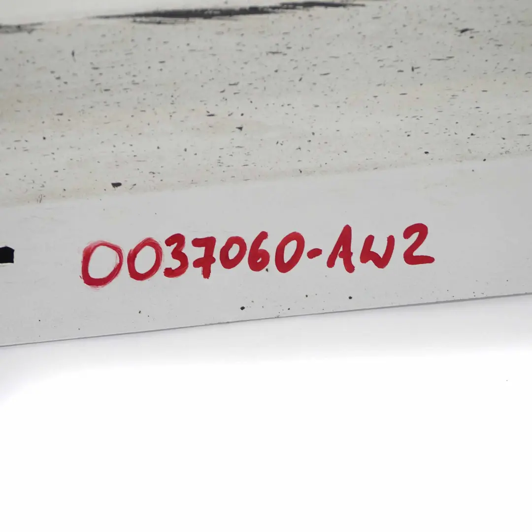 Listwa Próg Prawy Alpinweiss 3 300 do BMW E90 E91 LCI o numerze 0037060 BMW E90 E91 LCI Listwa Próg Prawy Alpinweiss 3 300 - SKU 0037060-AW2 - Numer Części 0037060