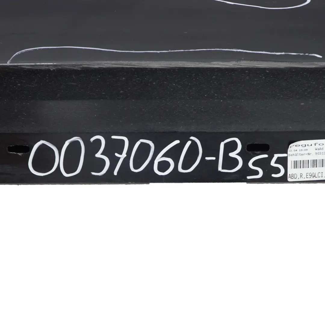 Faldon lateralBMW E90 E91 LCI Sill Strip Derecho Negro Zafiro Metalizado - 475 para con número de pieza 0037060 Faldon lateralBMW E90 E91 LCI Sill Strip Derecho Negro Zafiro Metalizado - 475 - SKU 0037060-BS5 - Número de pieza 0037060