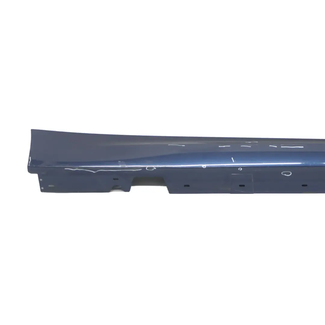 BMW E90 LCI Faldón lateral Sill Strip Derecha Tiefseeblau Deep Sea Blue - A76 - SKU 0037060-DSB3 - Número de pieza 0037060