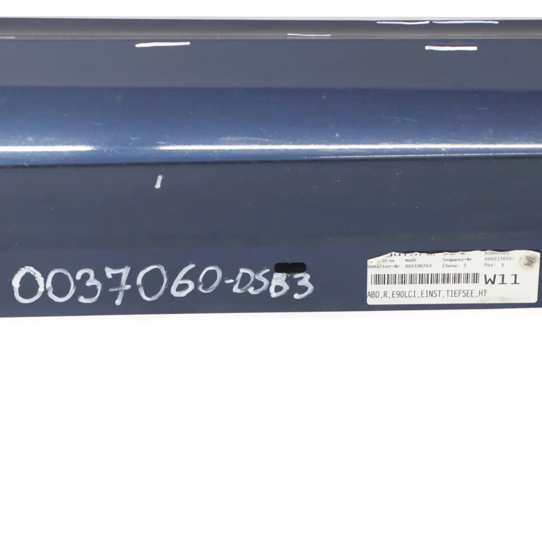 BMW E90 LCI Faldón lateral Sill Strip Derecha Tiefseeblau Deep Sea Blue - A76 - SKU 0037060-DSB3 - Número de pieza 0037060