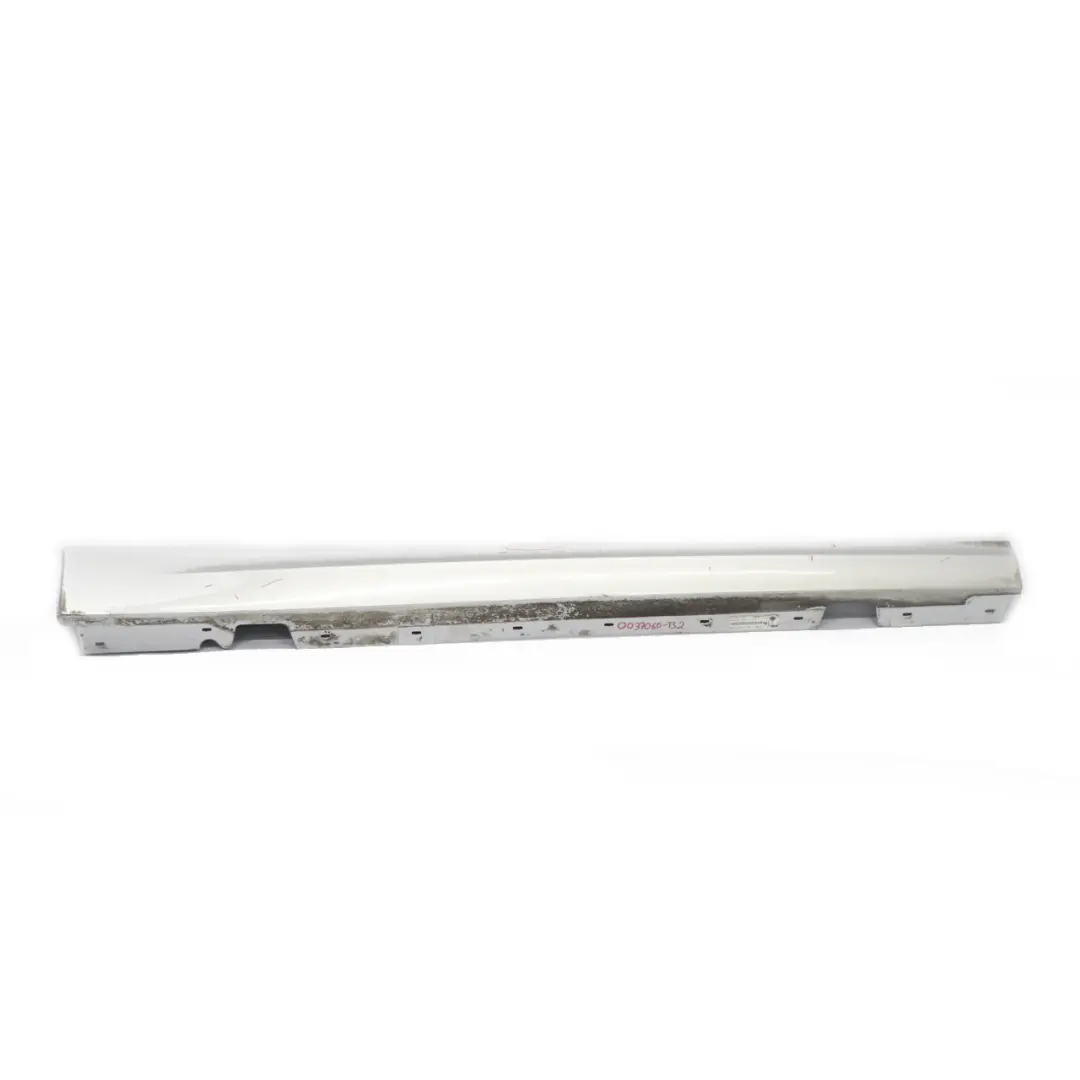 Sill Strip Faldón Lateral Derecho Titansilber Plata Metalizado - 354 para BMW E90 LCI con número de pieza 0037060 BMW E90 LCI Sill Strip Faldón Lateral Derecho Titansilber Plata Metalizado - 354 - SKU 0037060-TS2 - Número de pieza 0037060