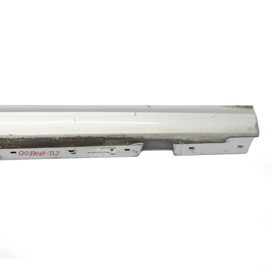 Sill Strip Faldón Lateral Derecho Titansilber Plata Metalizado - 354 para BMW E90 LCI con número de pieza 0037060 BMW E90 LCI Sill Strip Faldón Lateral Derecho Titansilber Plata Metalizado - 354 - SKU 0037060-TS2 - Número de pieza 0037060