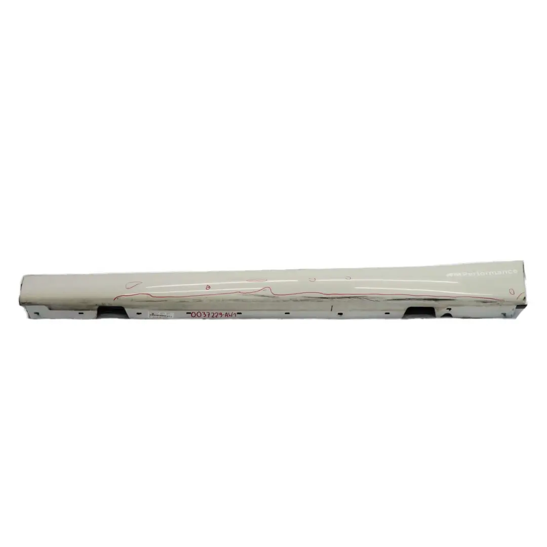 Listello Portiera Gonna Bianco Alpino 3 - 300 per BMW E90 E91 LCI M Sport con numero di parte 0037229 BMW E90 E91 LCI M Sport Listello Portiera Gonna Bianco Alpino 3 - 300 - SKU 0037229-AW1 - Numero di parte 0037229