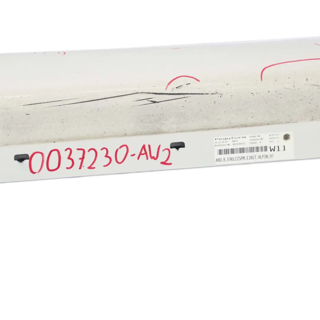 Sill Strip Faldon Lateral Derecho Alpinweiss Blanco 300 para BMW E90 E91 LCI M Sport con número de pieza 0037230 BMW E90 E91 LCI M Sport Sill Strip Faldon Lateral Derecho Alpinweiss Blanco 300 - SKU 0037230-AW2 - Número de pieza 0037230